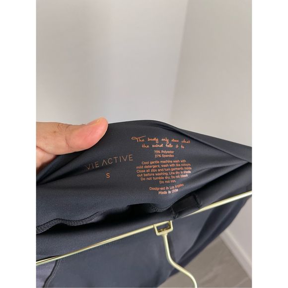 VIE ACTIVE Semi Reflective 7/8 Length Leggings Size Small - Picture 3 of 6